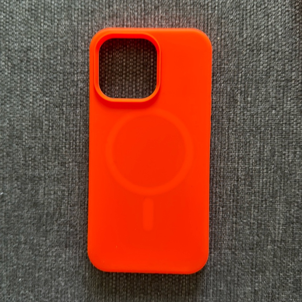 Neon Orange Silicone MagSafe iPhone 13 Pro Phone Case NWT